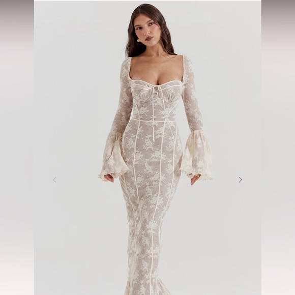 House of CB Dresses & Skirts - House of CB Ivory Lace Long-Sleeve Corset Gown